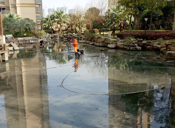 大成镇景观池淤泥清理