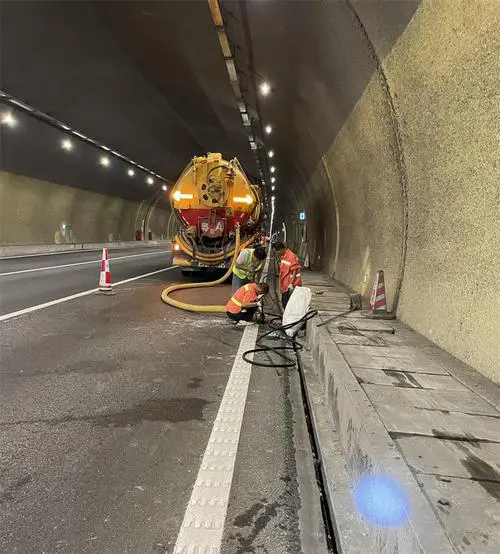 大成镇隧道排水渠清淤